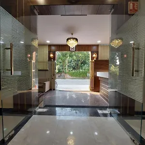  Проживание в семье Taj Point Manage By Taj Sunrise Group Индия