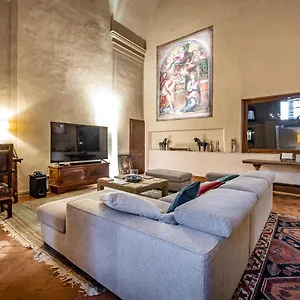 Apartment Yid Cantoria